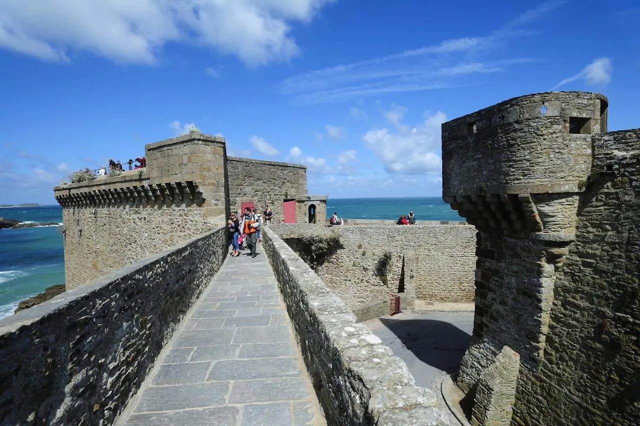 Timabro Apartment Cancale 0*,